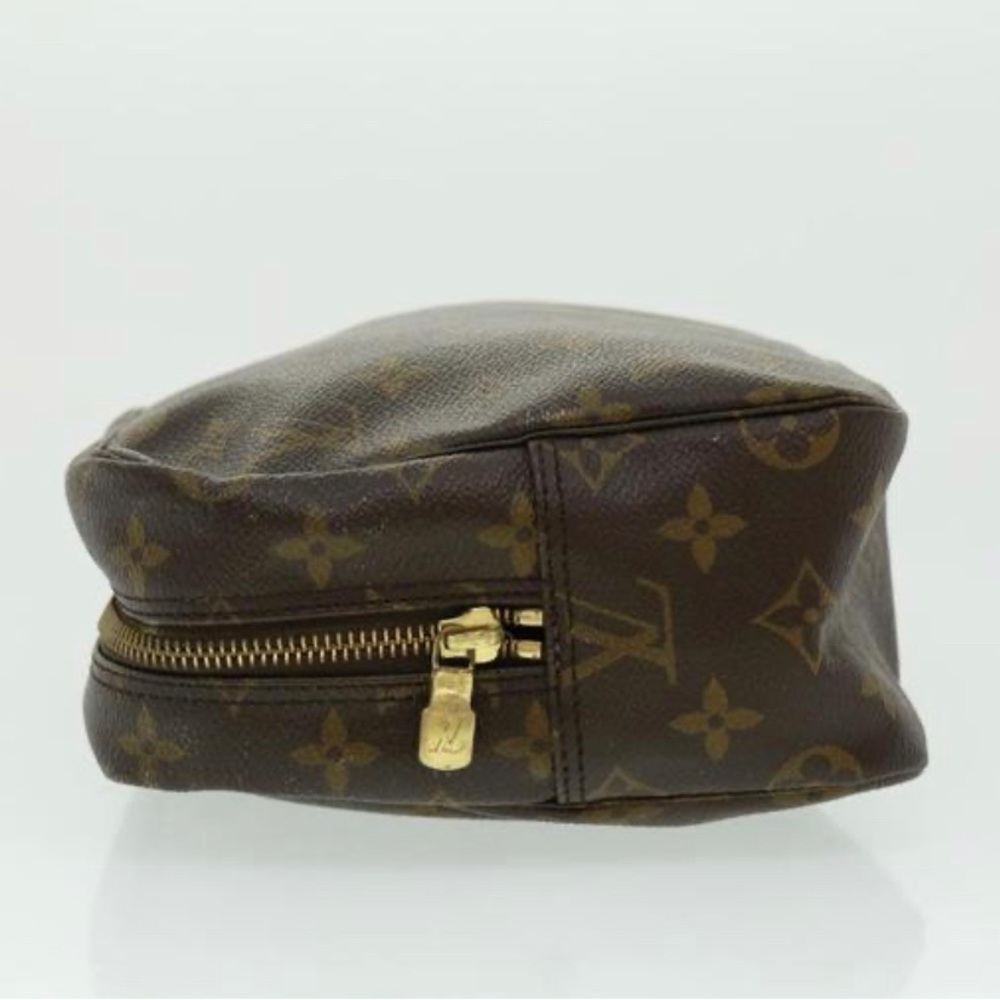 Louis Vuitton
Trousse Toiletry Pouch Monogram Canvas 28 M47523
